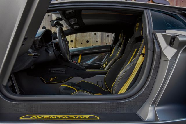 2017 Lamborghini Aventador SV LP750-4, 16/20