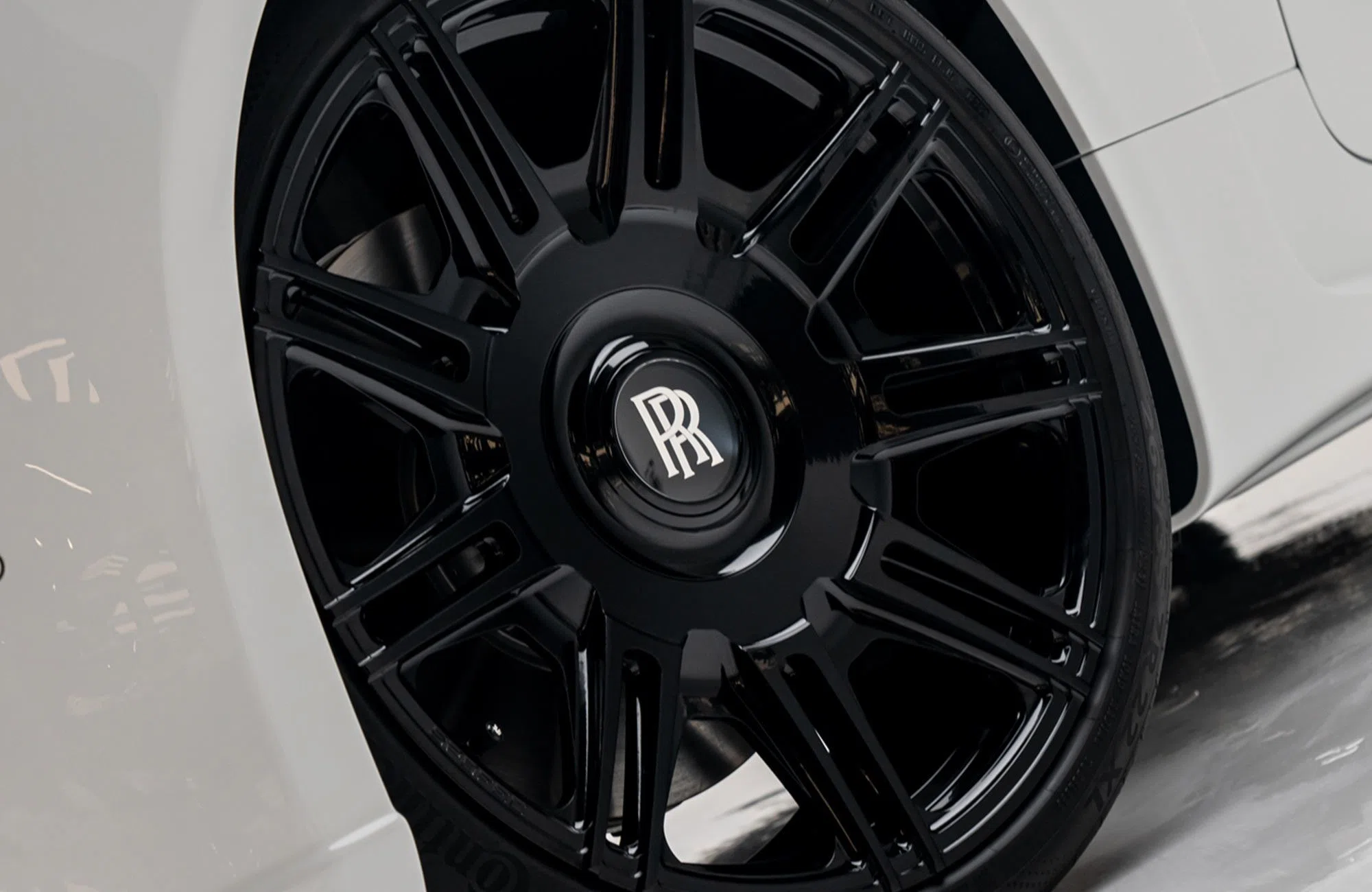 2021 Rolls-Royce Dawn Black Badge NOVITEC Limited Edition wheel