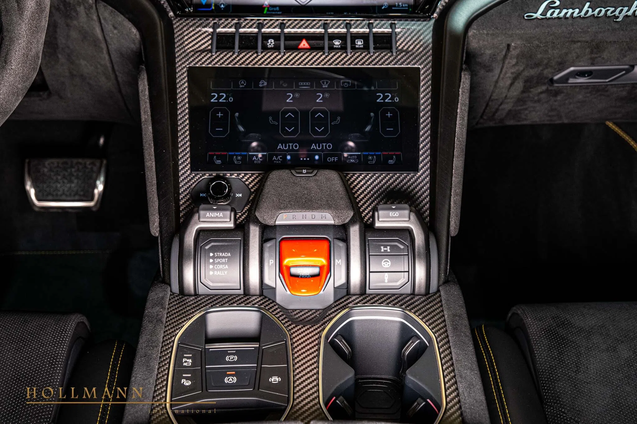 2023 Lamborghini Urus Performante interior