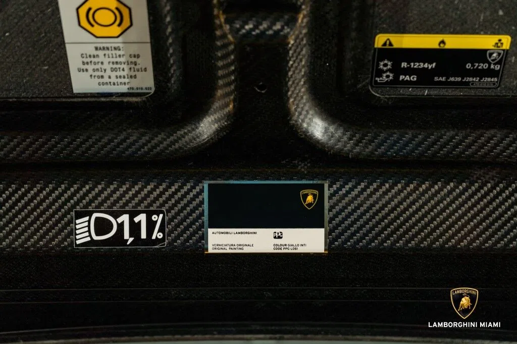 2023 Lamborghini Huracán Tecnica interior, door sill