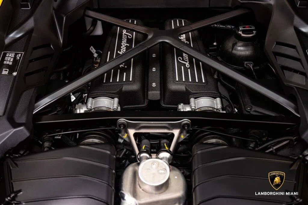 2023 Lamborghini Huracán Tecnica engine