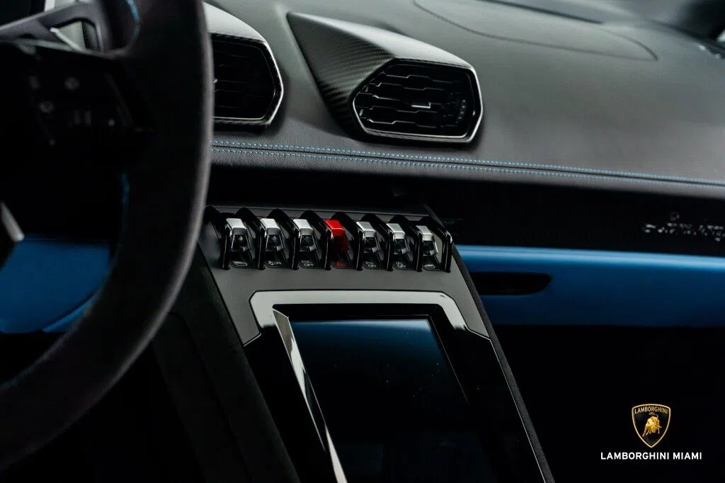 2023 Lamborghini Huracán Tecnica interior, center console