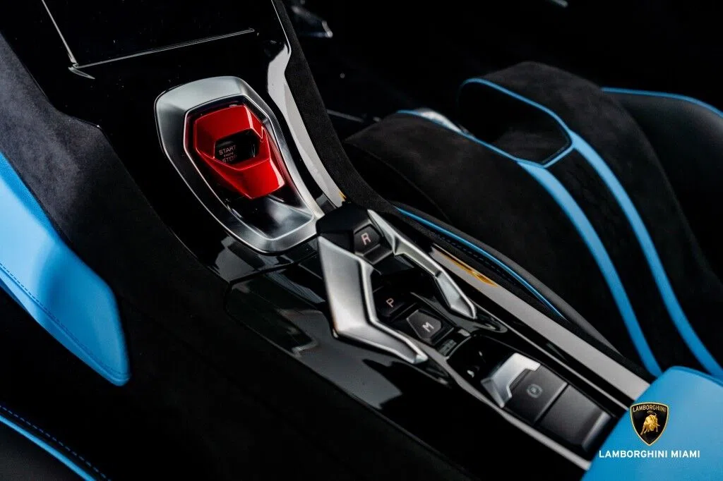 2023 Lamborghini Huracán Tecnica interior, center console