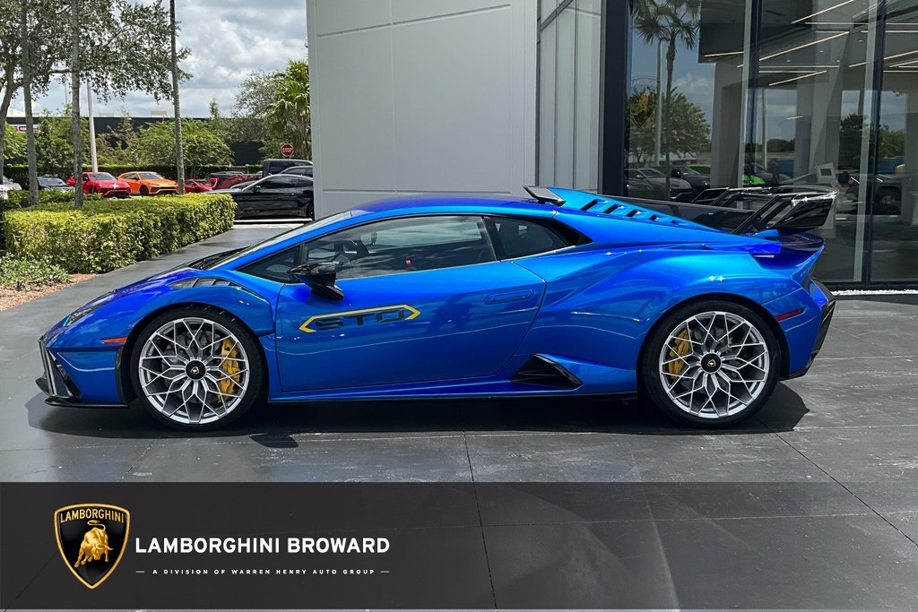 2022 Lamborghini Huracán STO