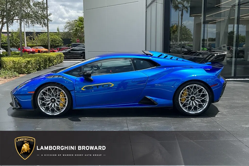 2022 Lamborghini Huracán STO