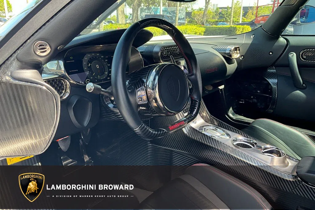 2019 Koeniggseg Regera interior, dashboard
