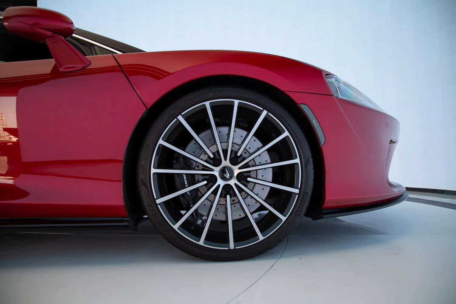 2020 McLaren GT wheel