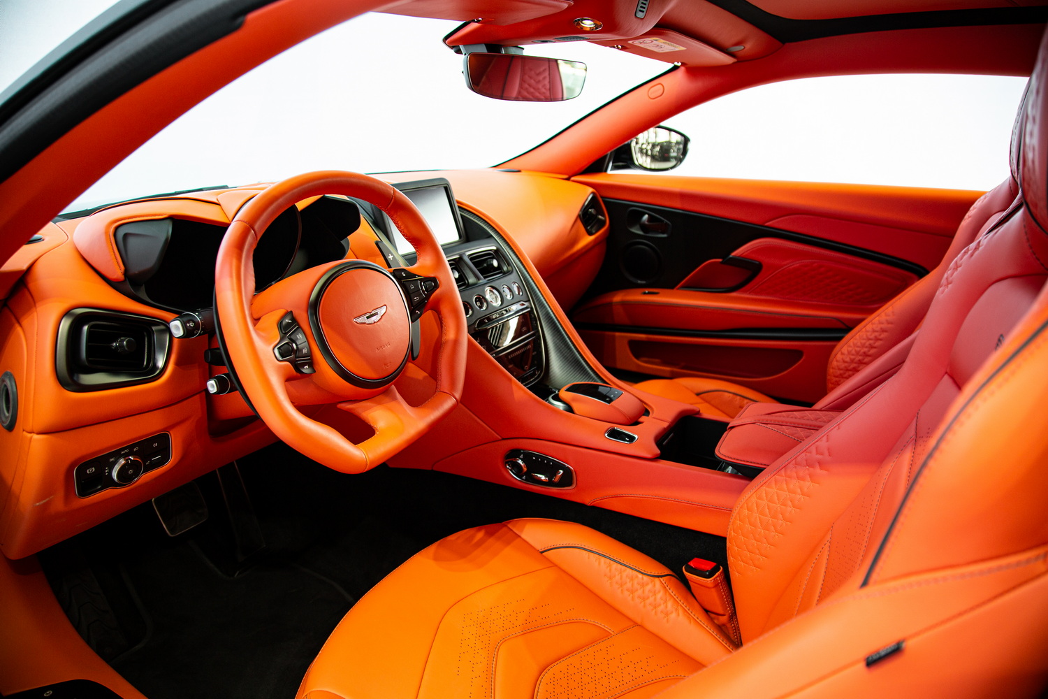 2022 Aston Martin DBS Superleggera, 6/19