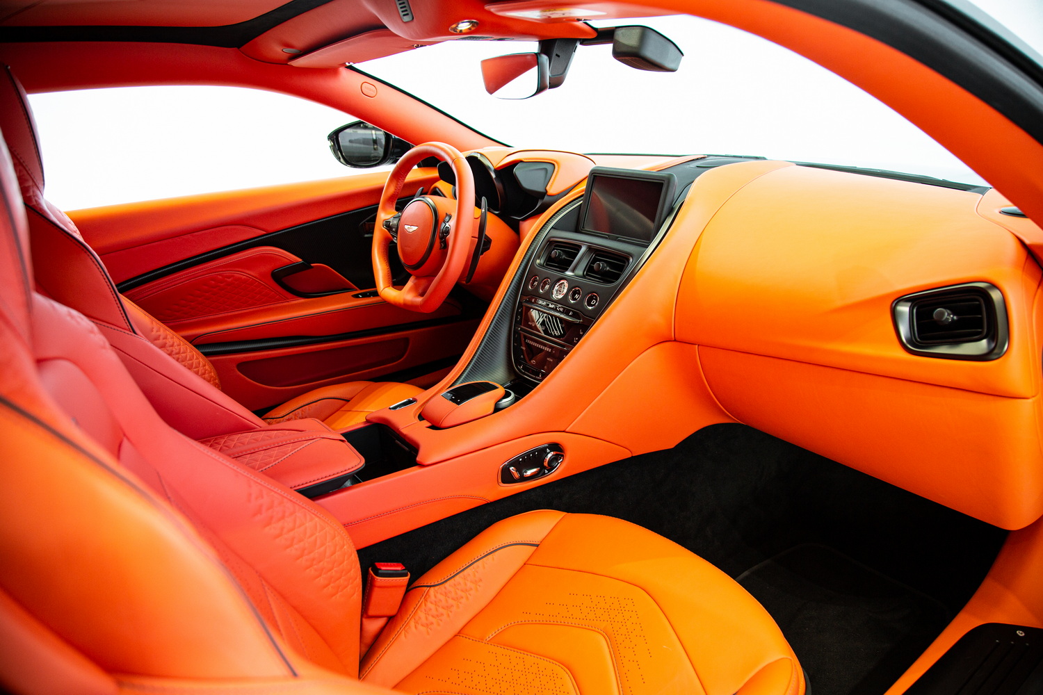 2022 Aston Martin DBS Superleggera, 8/19