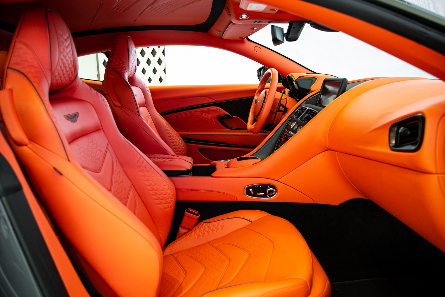 2022 Aston Martin DBS Superleggera, 9/19