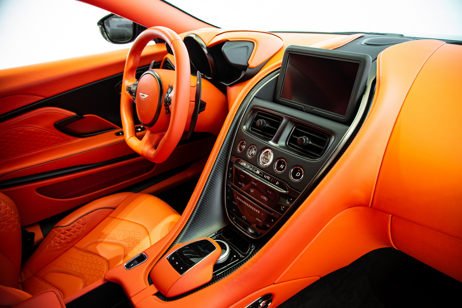 2022 Aston Martin DBS Superleggera, 10/19