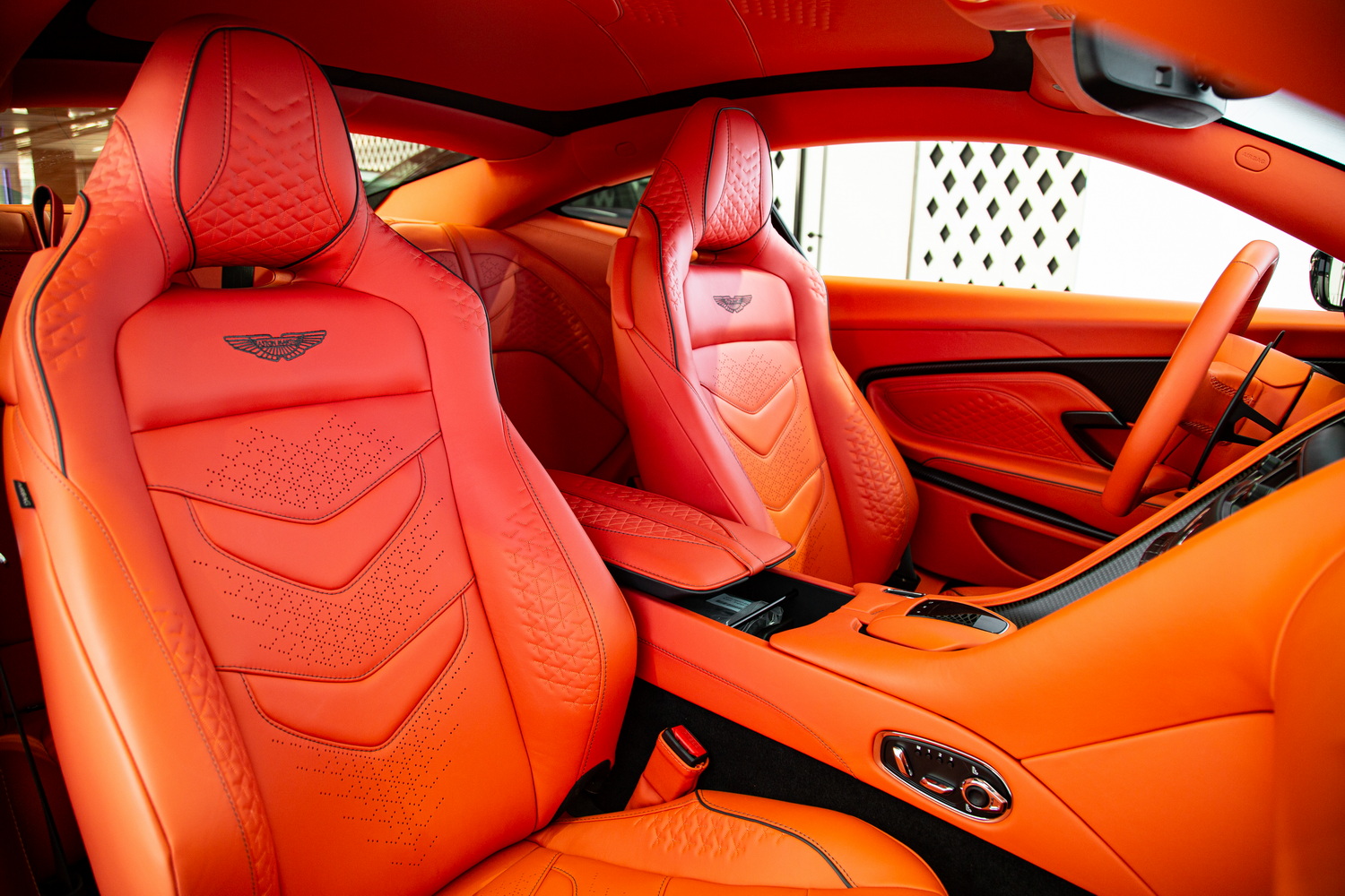 2022 Aston Martin DBS Superleggera, 14/19