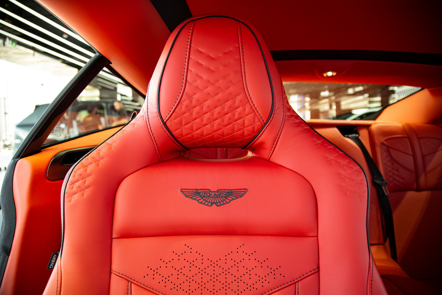 2022 Aston Martin DBS Superleggera, 15/19