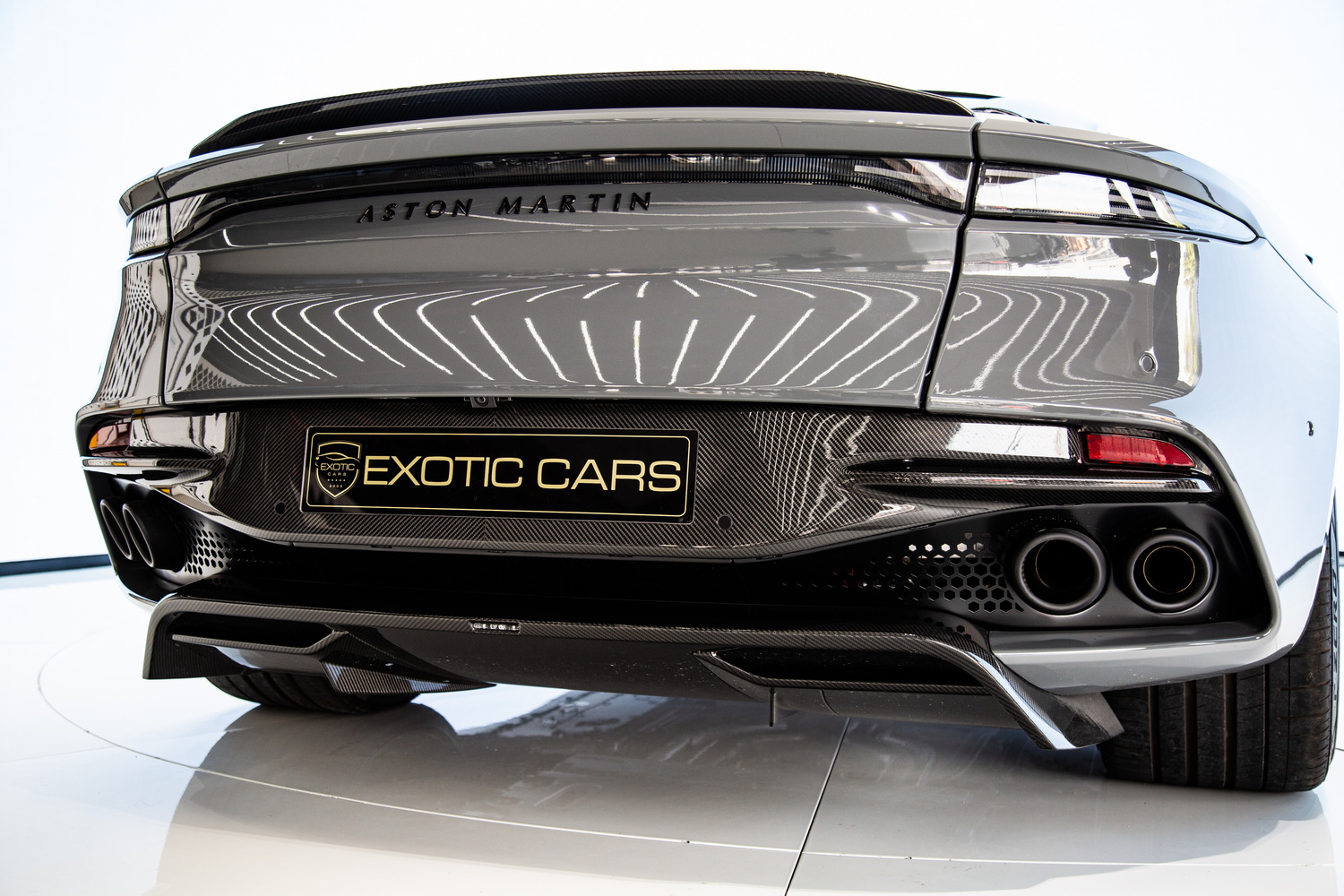 2022 Aston Martin DBS Superleggera, 16/19