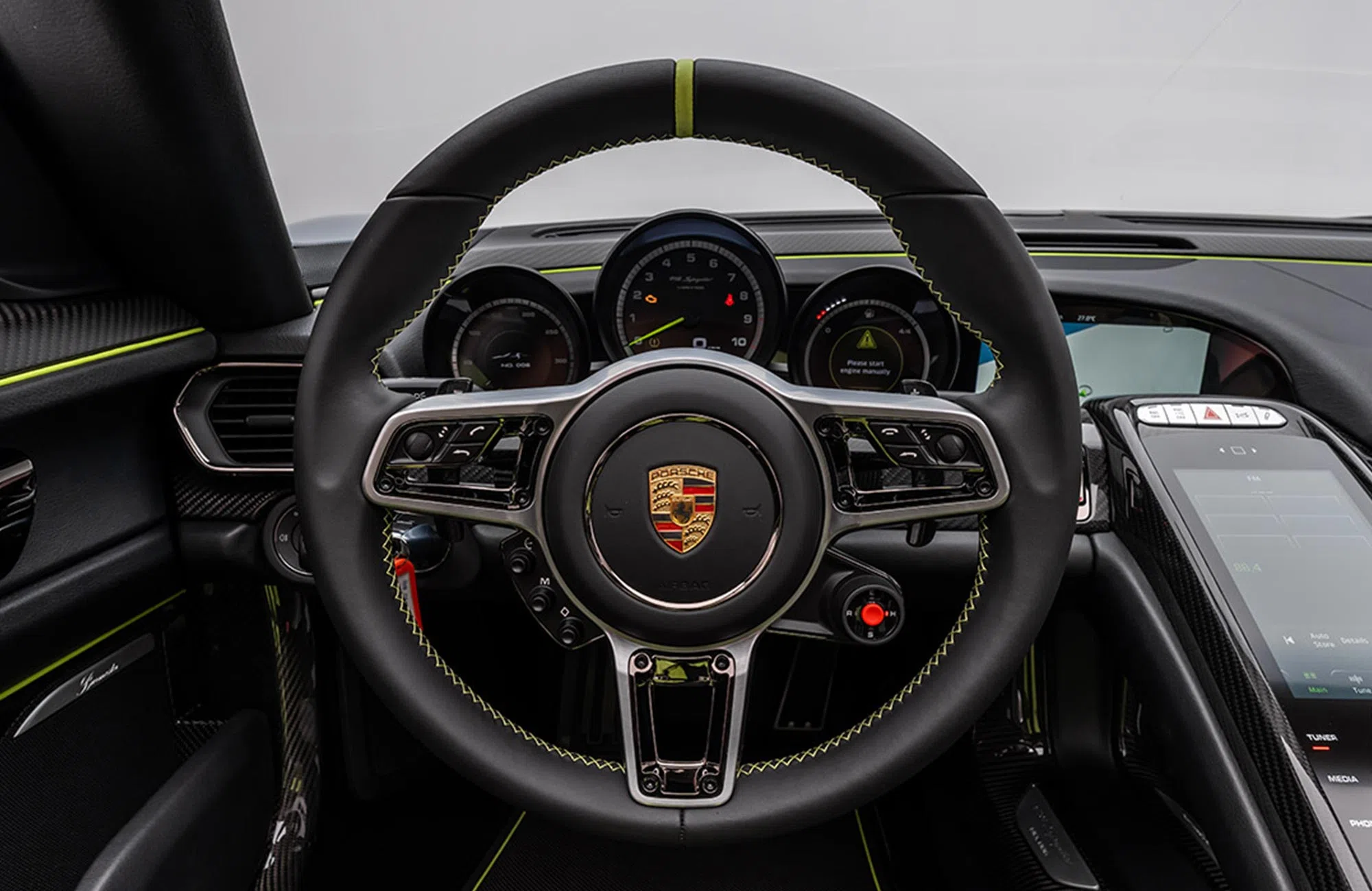 2015 Porsche 918 Spyder interior