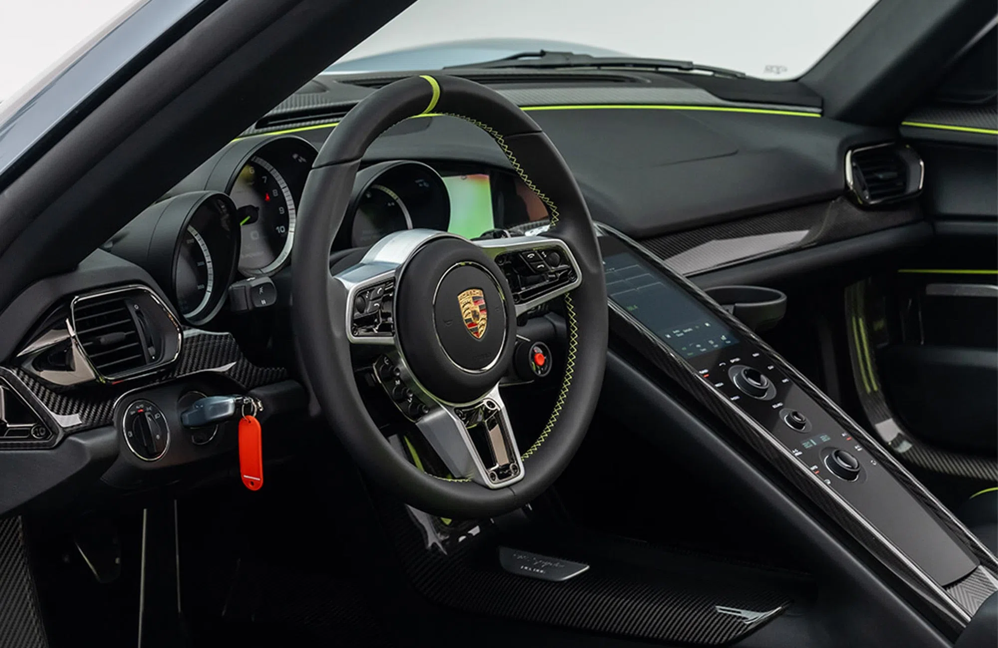 2015 Porsche 918 Spyder interior, dashboard