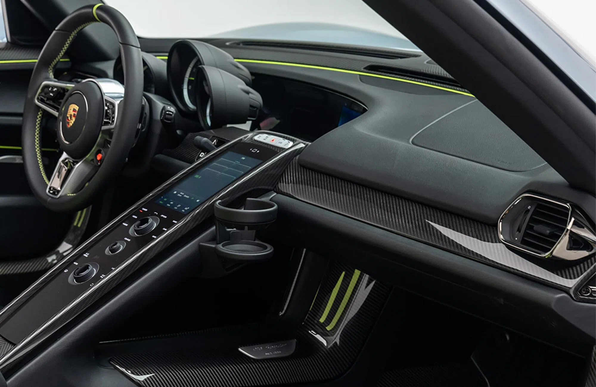 2015 Porsche 918 Spyder interior