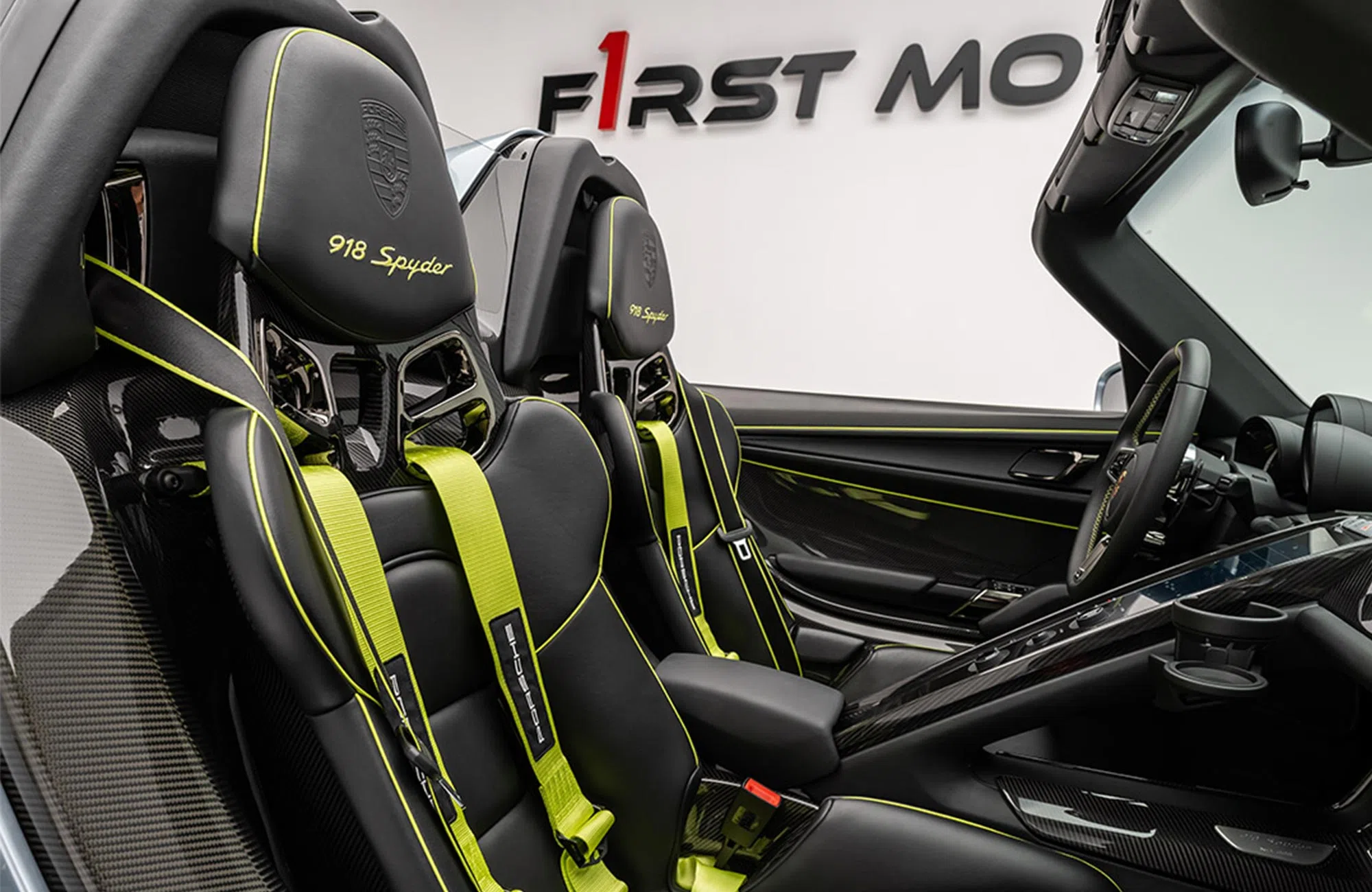 2015 Porsche 918 Spyder interior, seats