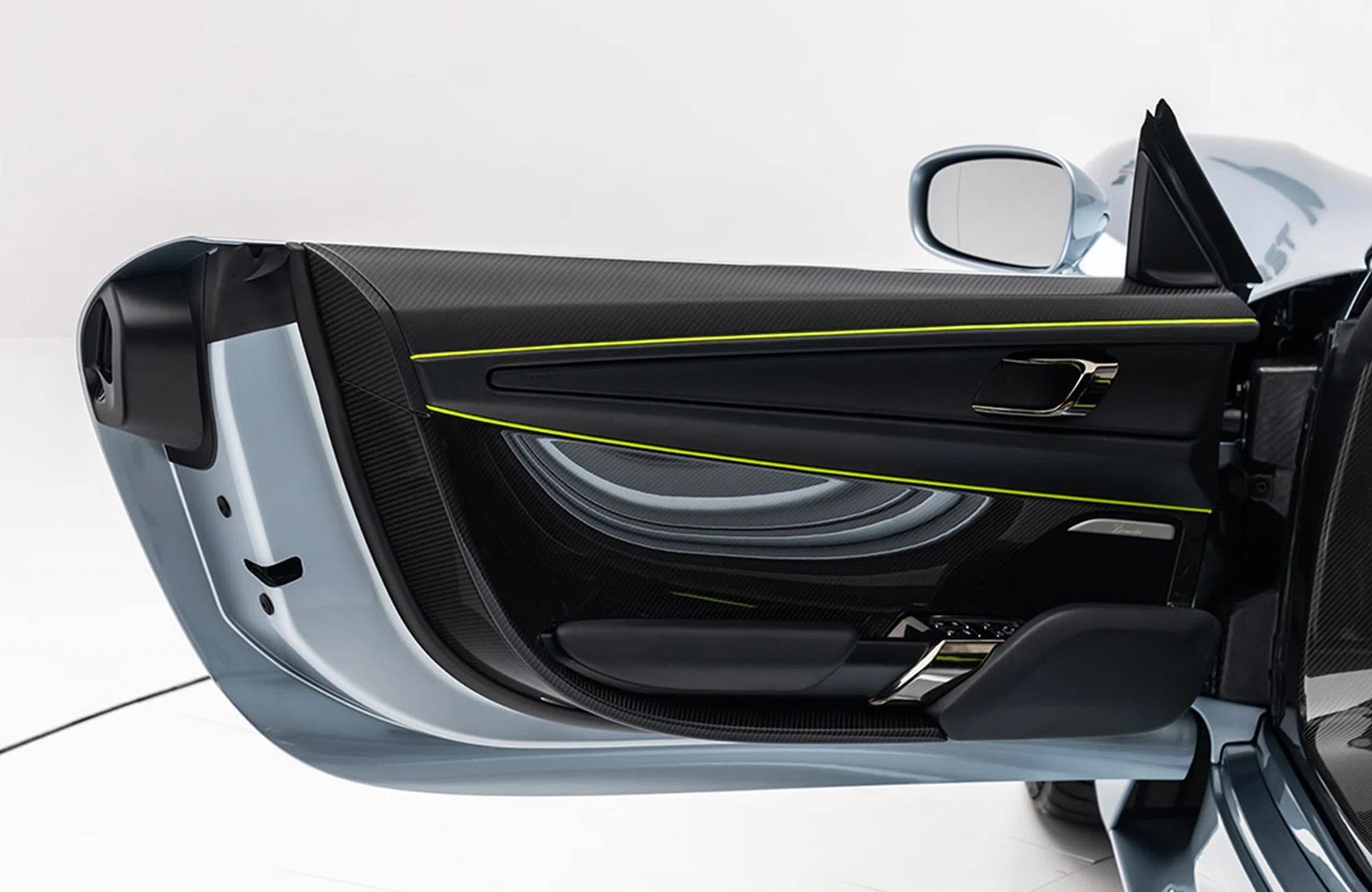 2015 Porsche 918 Spyder interior, door panel