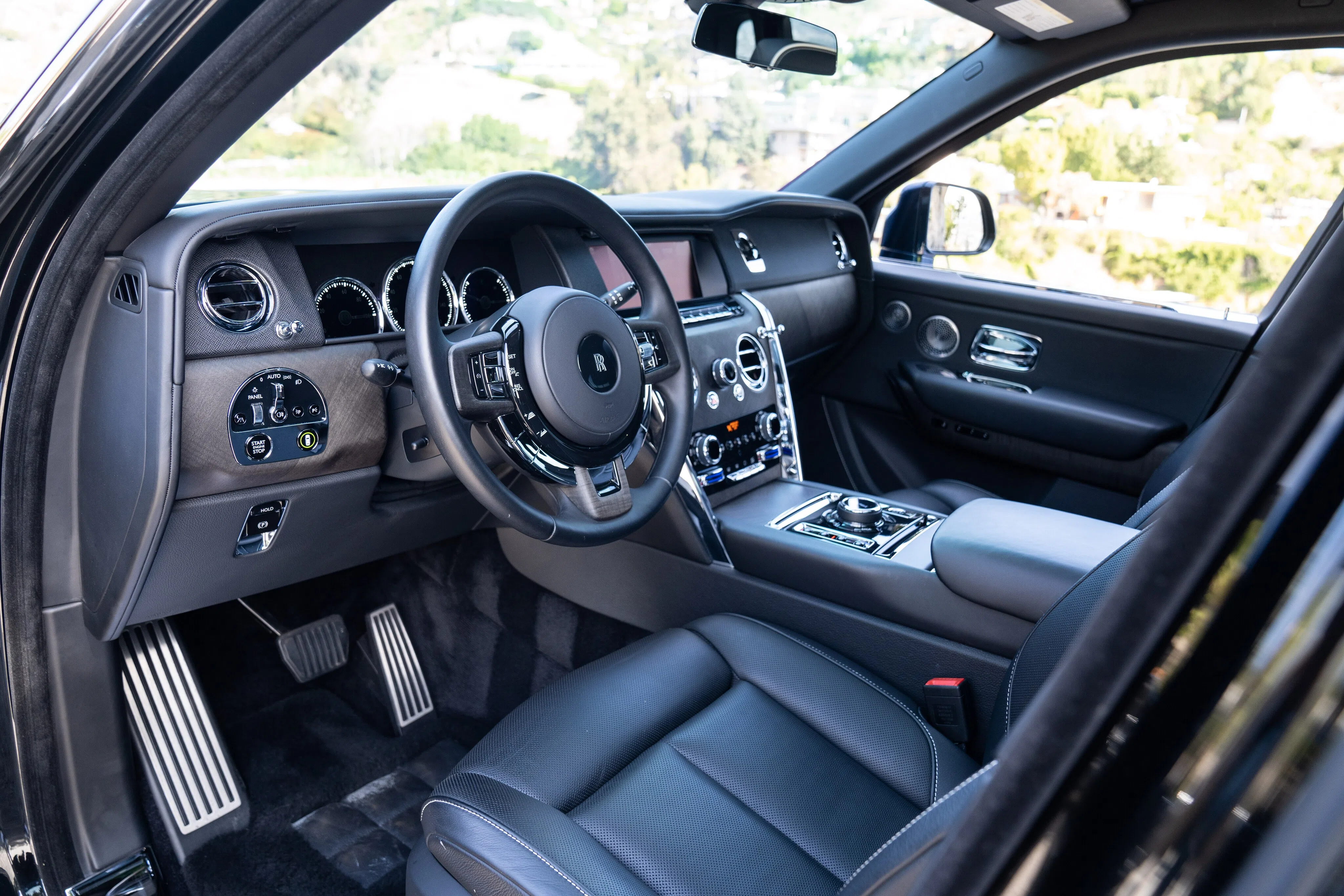 2019 Mansory Cullinan interior