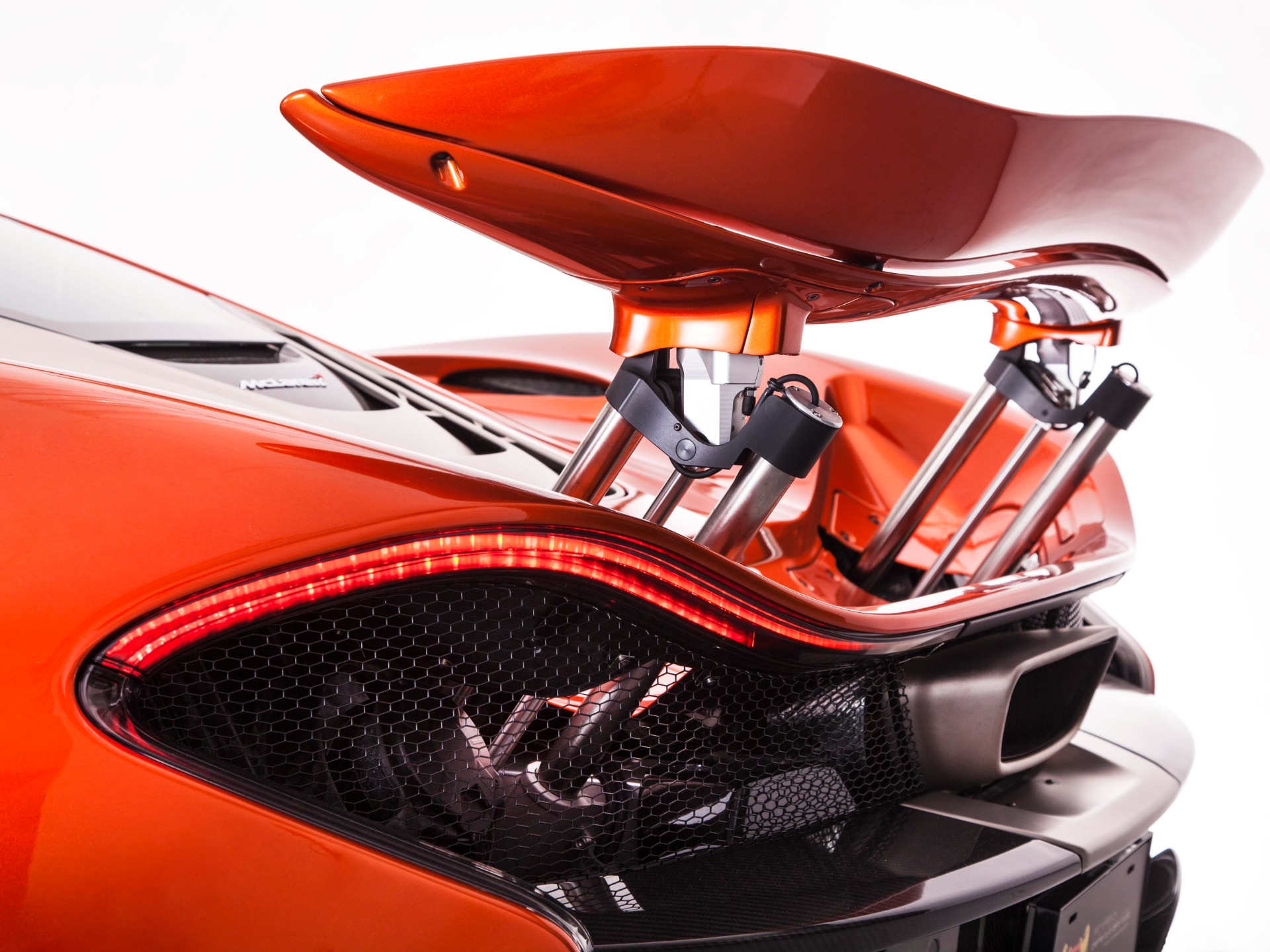 2014 McLaren P1, 5/6