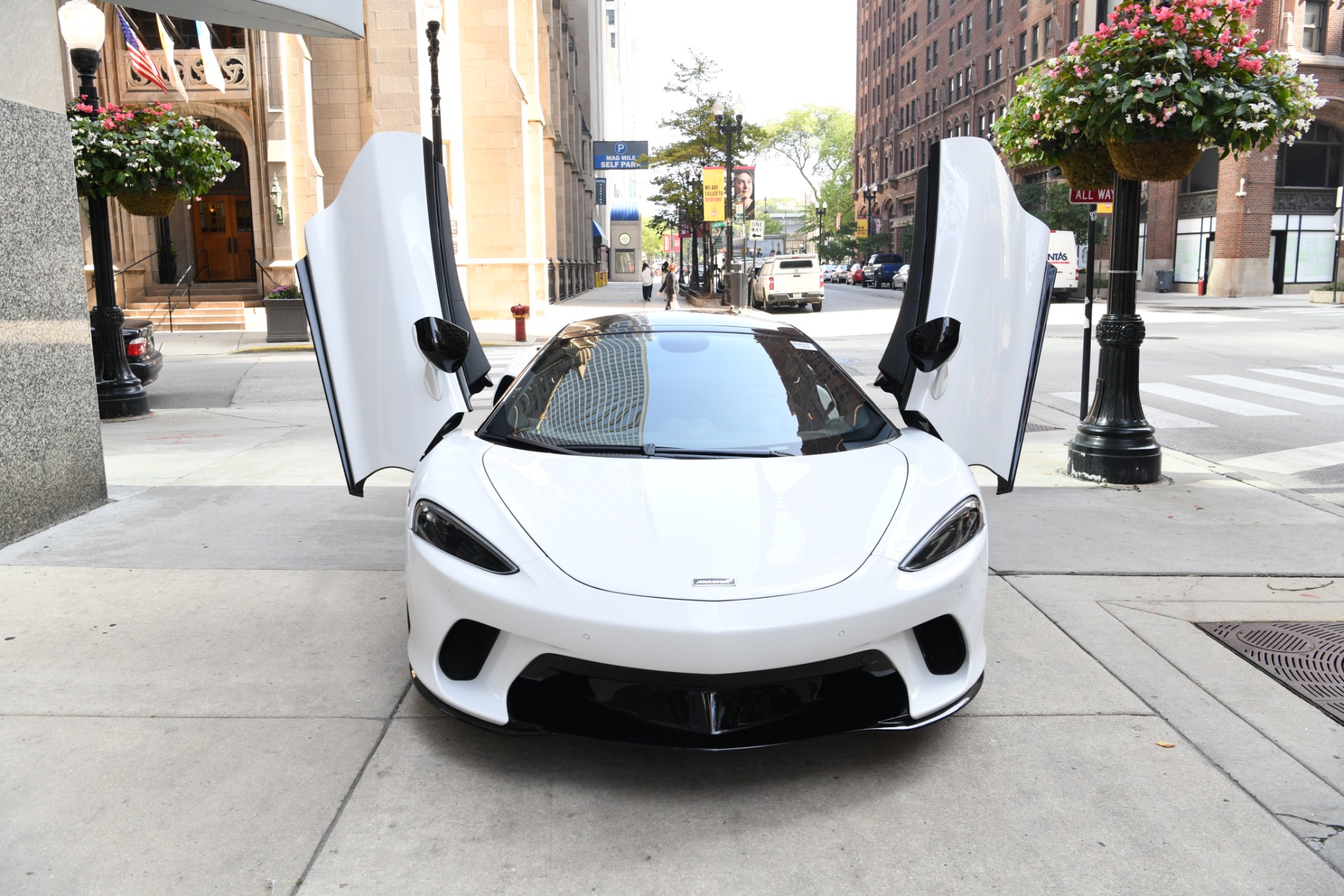 2023 McLaren GT