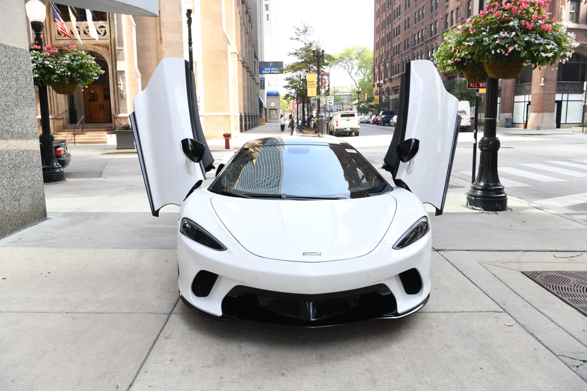 2023 McLaren GT