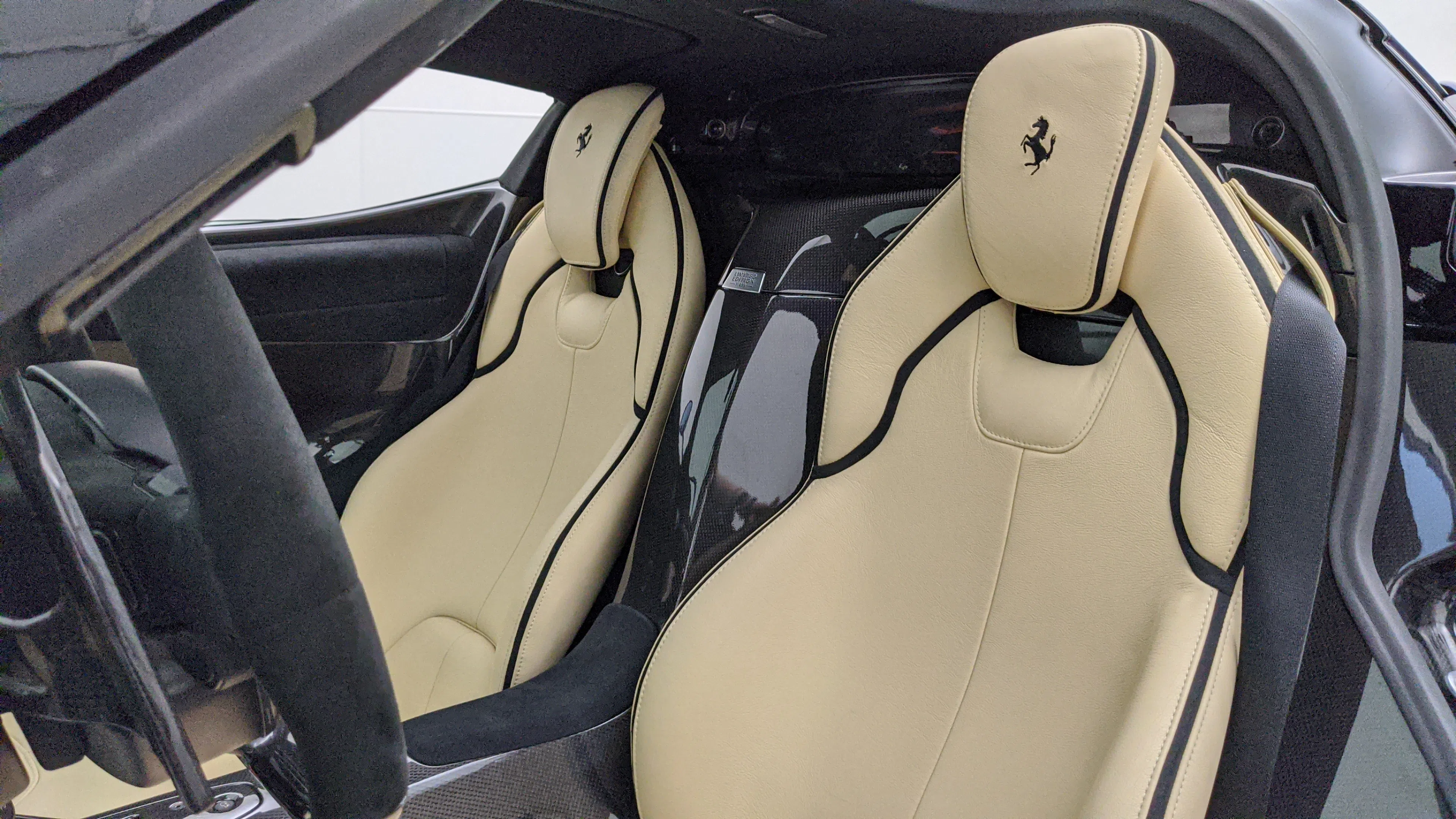 2014 Ferrari LaFerrari interior, seats, Crema