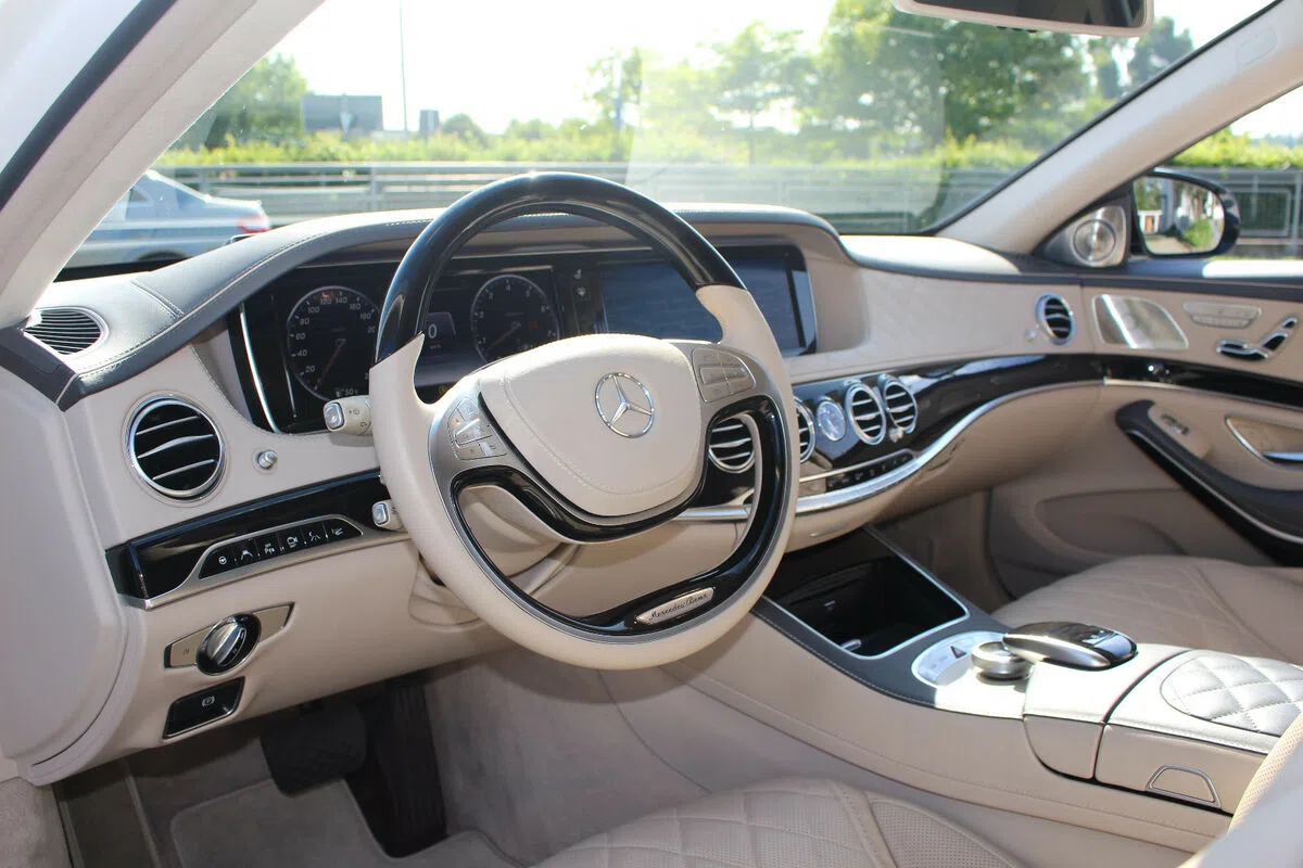 2014 Mercedes-Maybach S 600 interior, Beige