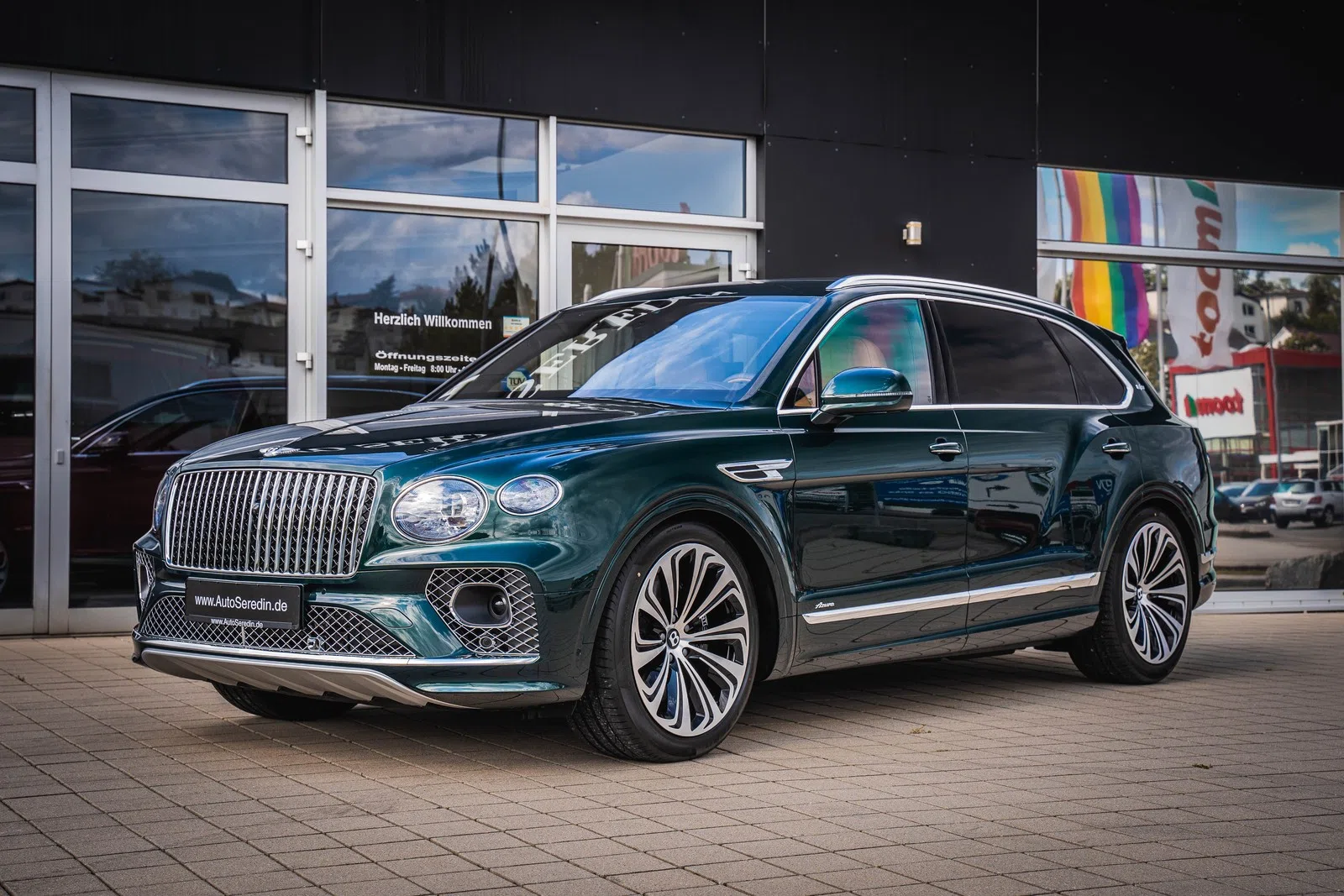2023 Bentley Bentayga EWB Azure First Edition for sale, exterior, Viridian Metallic