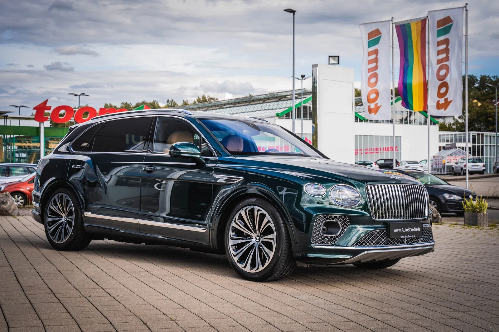 2023 Bentley Bentayga EWB Azure First Edition for sale, exterior, Viridian Metallic