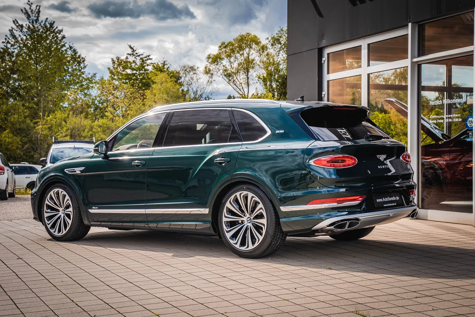 2023 Bentley Bentayga EWB Azure First Edition for sale, exterior, Viridian Metallic