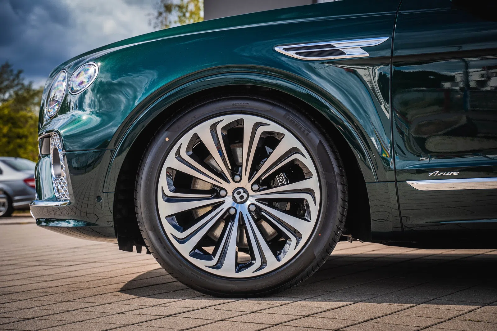 2023 Bentley Bentayga EWB Azure First Edition for sale, exterior, Viridian Metallic