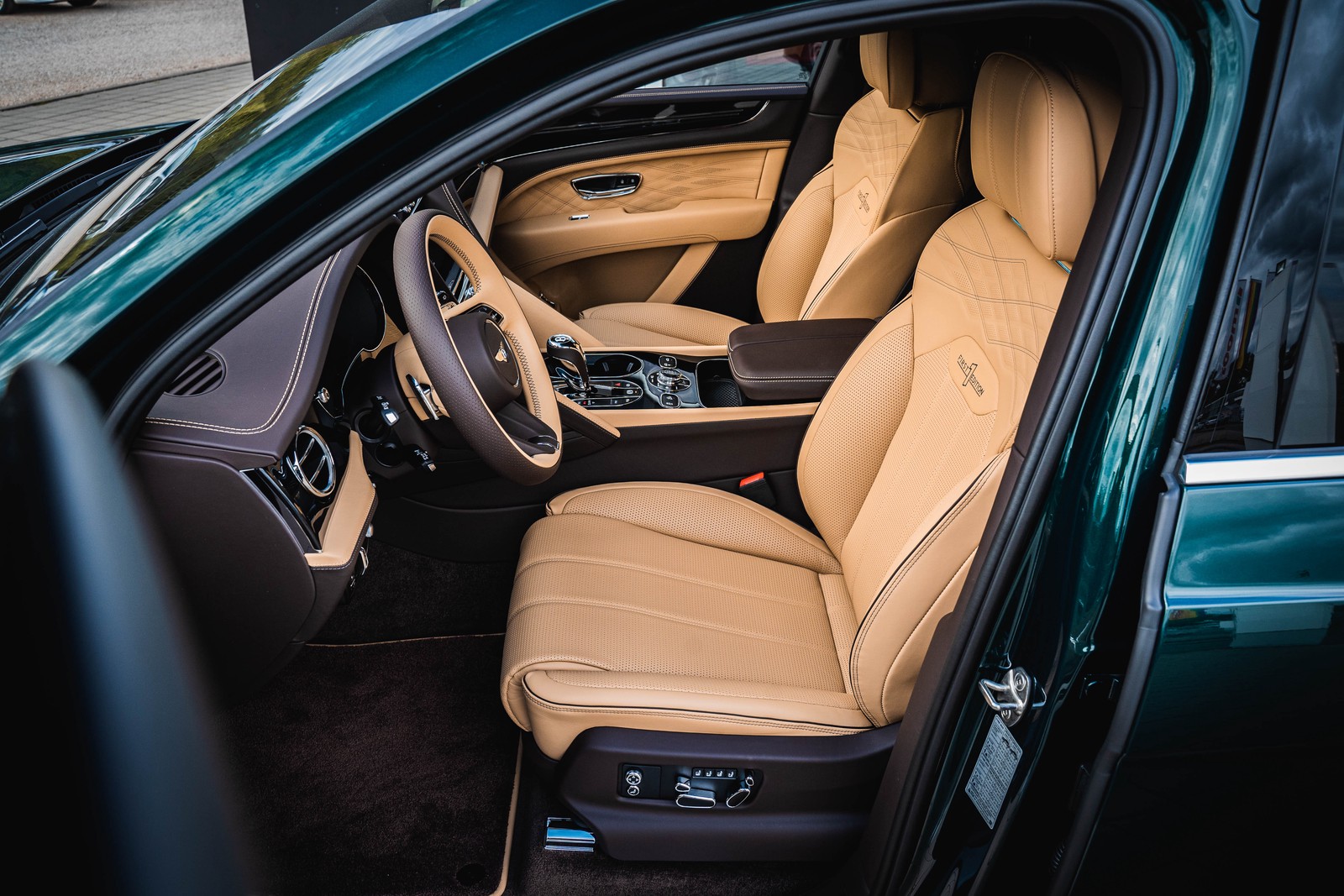 2023 Bentley Bentayga EWB Azure First Edition, 9/20