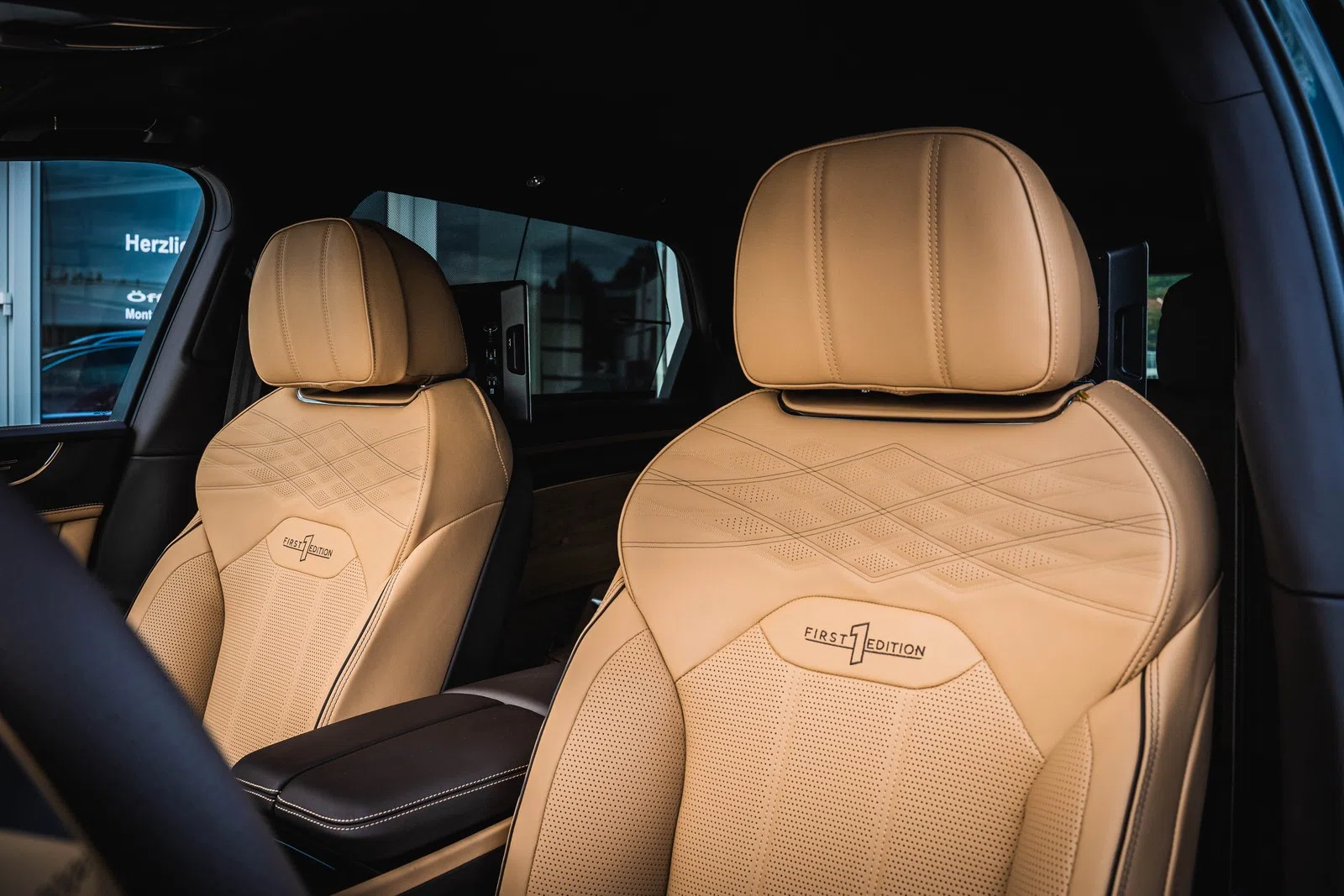 2023 Bentley Bentayga EWB Azure First Edition interior, seats