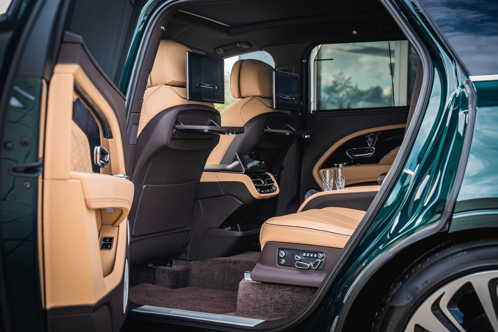 2023 Bentley Bentayga EWB Azure First Edition, 12/20