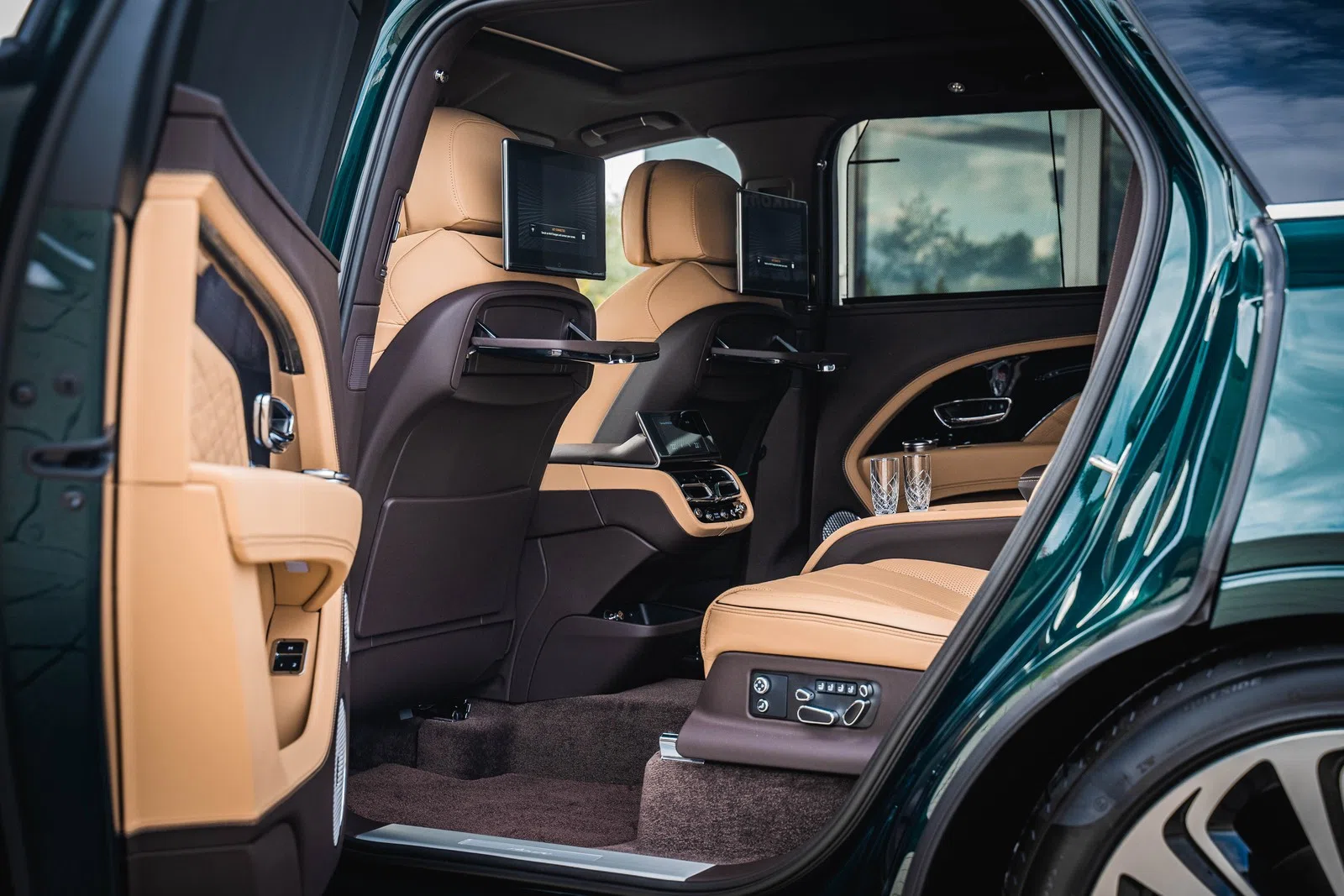 2023 Bentley Bentayga EWB Azure First Edition interior, seats
