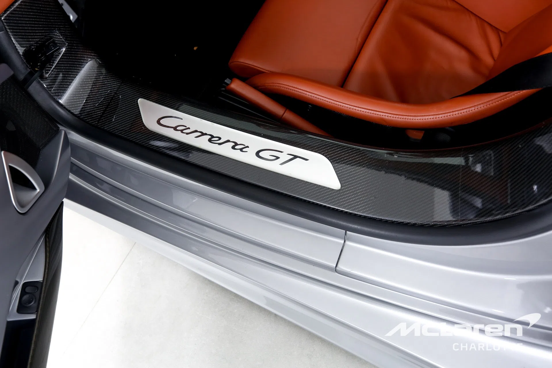 2004 Porsche CARRERA GT interior, door sill, Terracotta