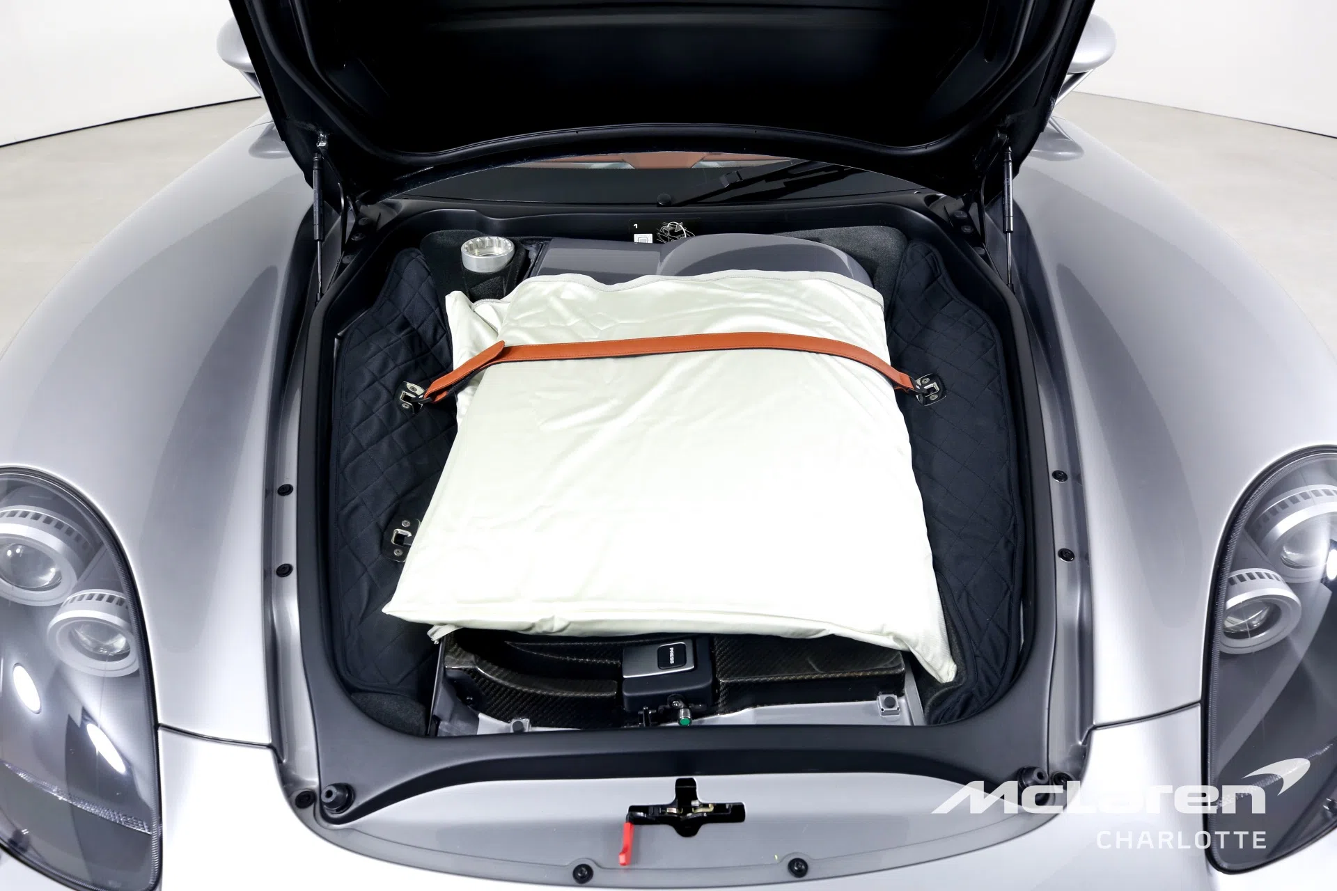 2004 Porsche CARRERA GT trunk