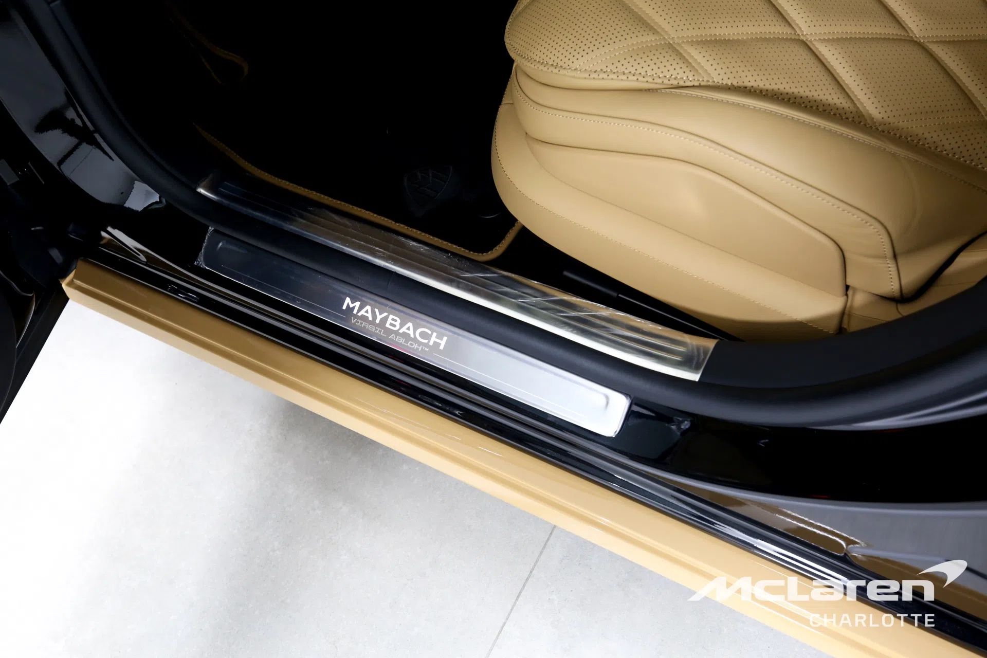 2023 Mercedes-Maybach S 680 4MATIC Virgil Abloh interior, door sill