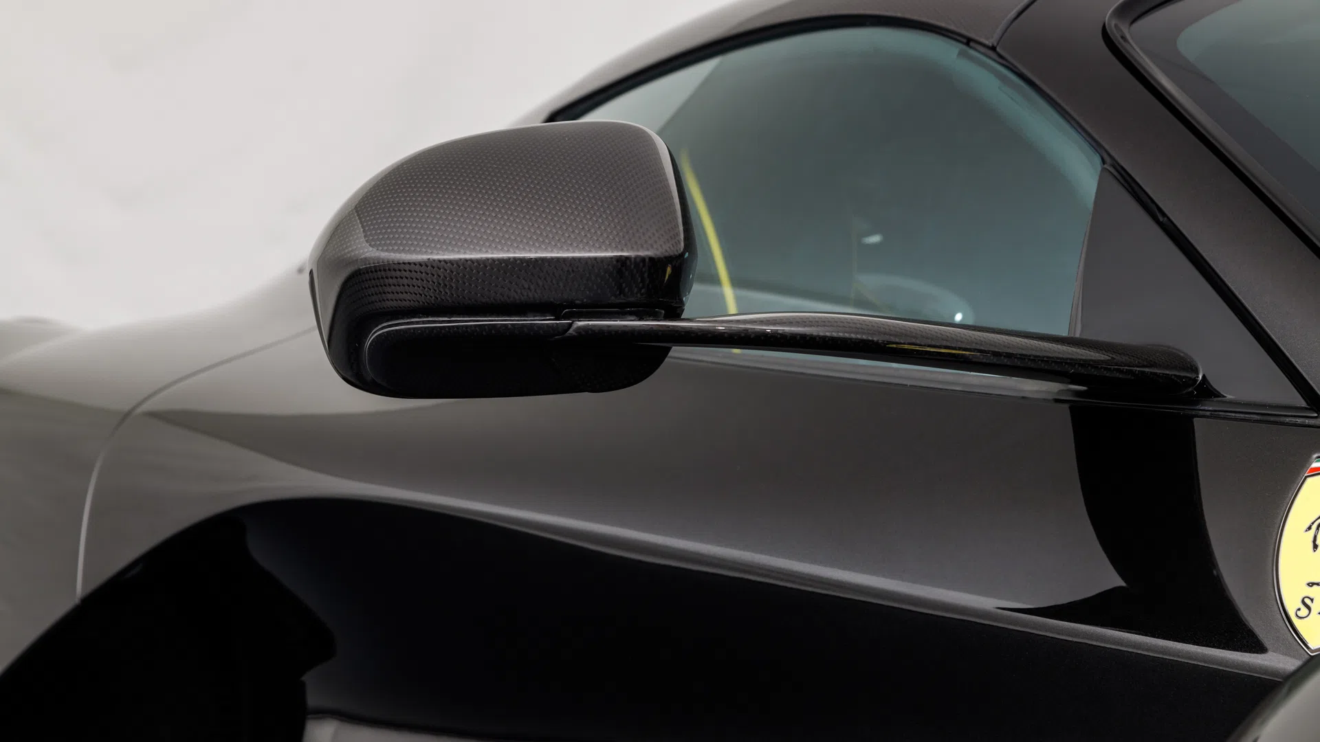 2016 Ferrari La Ferrari Aperta, side profile, Nero Daytona
