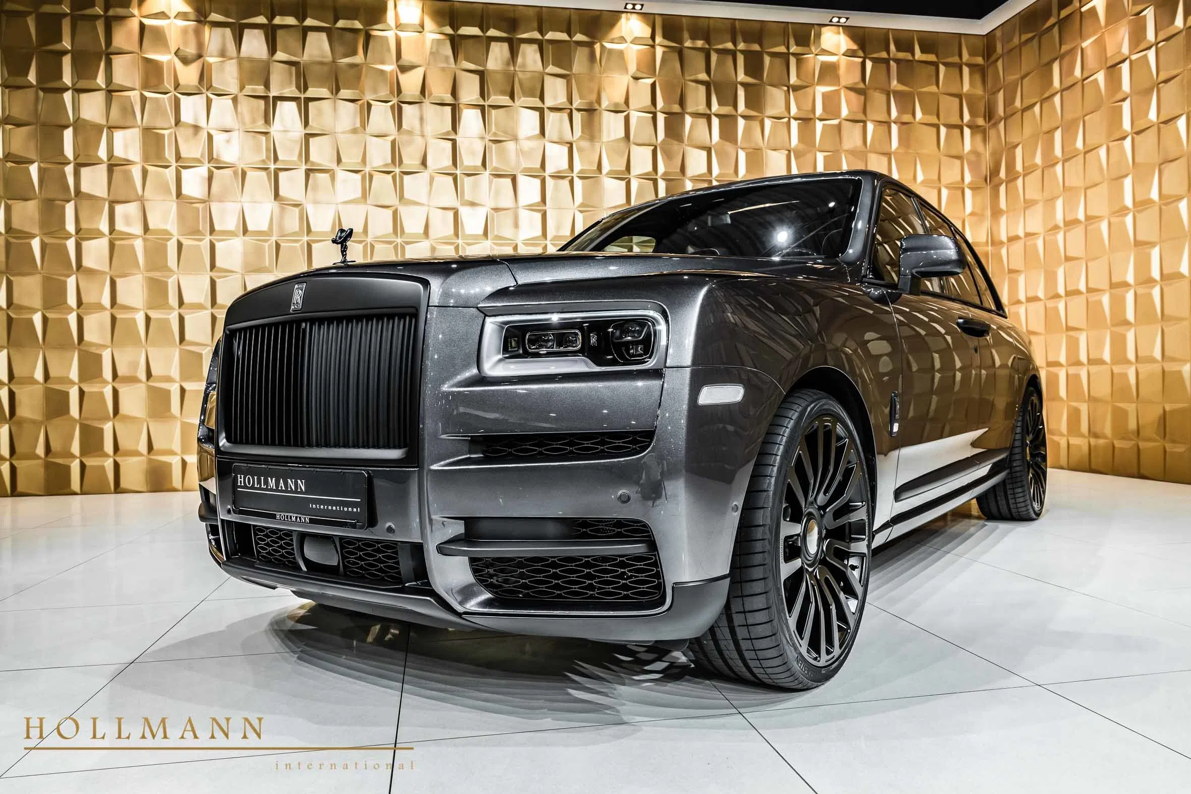 2019 Rolls-Royce Cullinan for sale, exterior, Midnight Anthracite