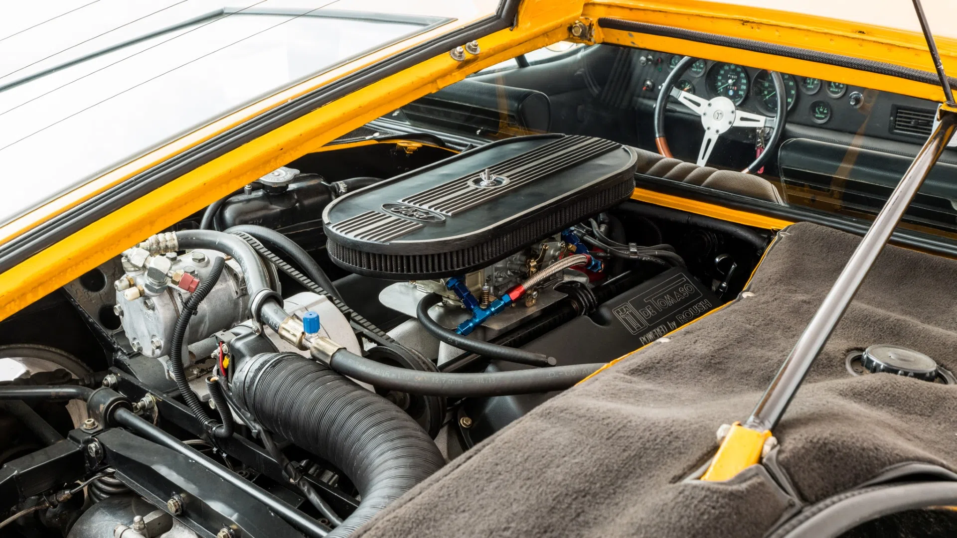 1971 DeTomaso Mangusta engine