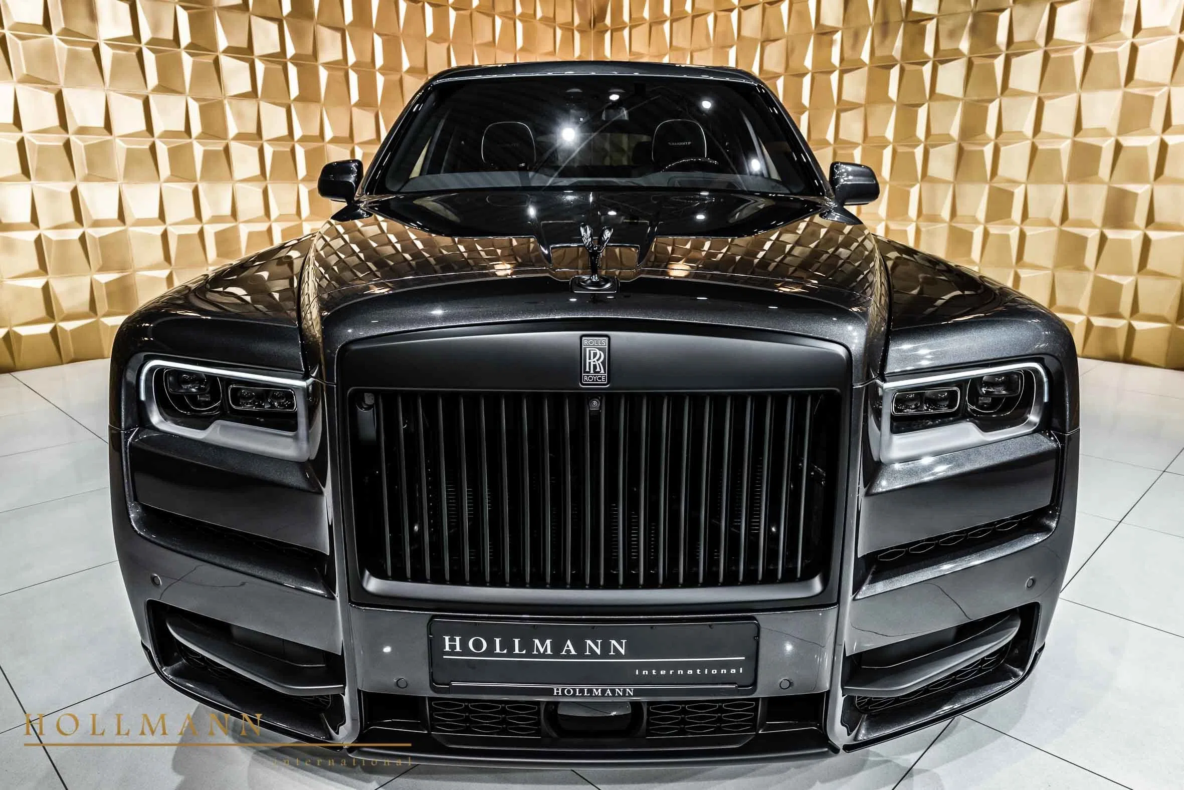 2019 Rolls-Royce Cullinan for sale, exterior, Midnight Anthracite