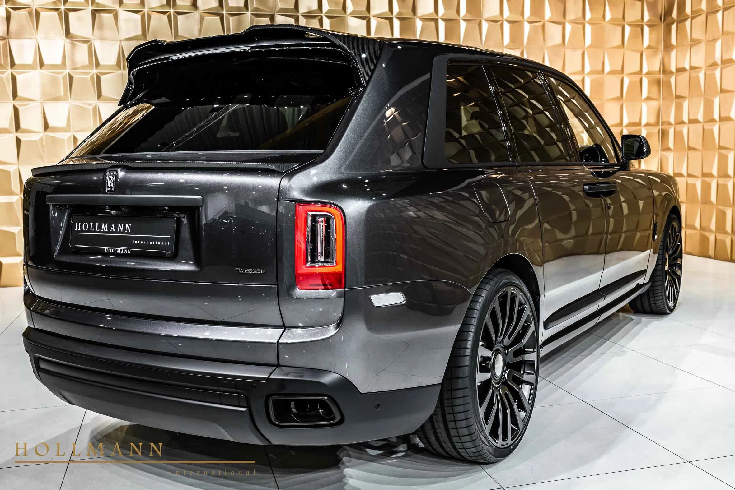 2019 Rolls-Royce Cullinan, rear three-quarter view, Midnight Anthracite