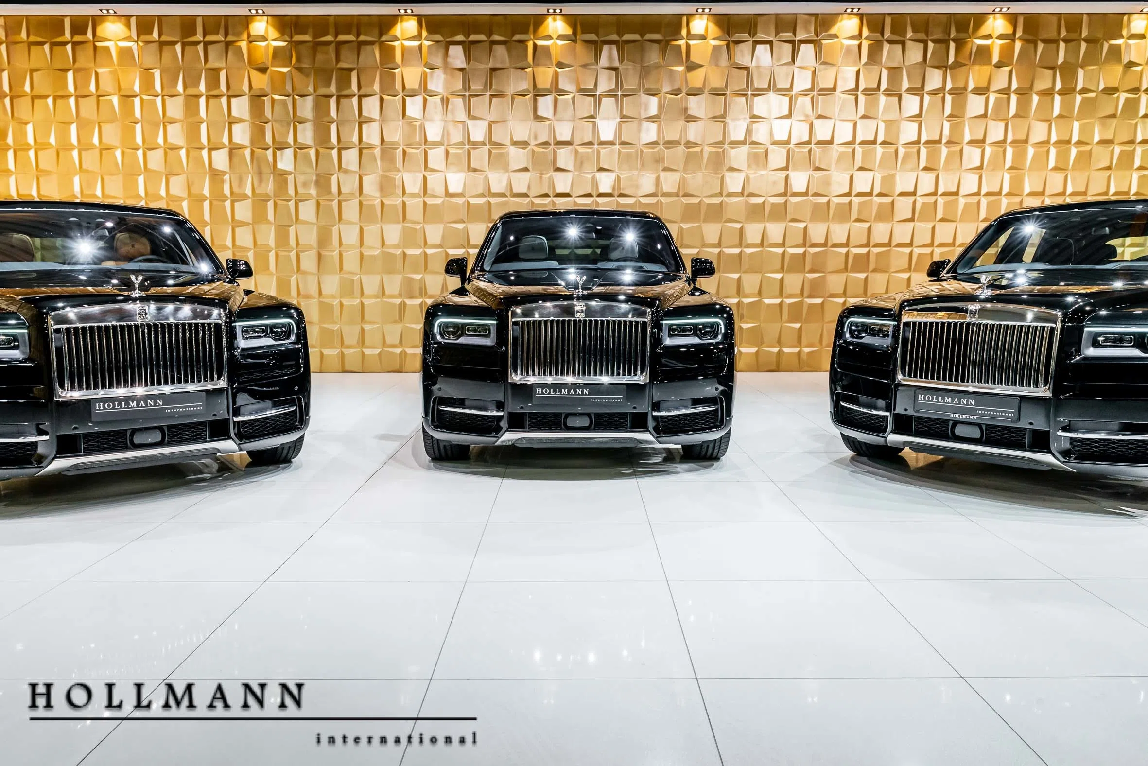 2019 Rolls-Royce Cullinan for sale, exterior, Midnight Anthracite