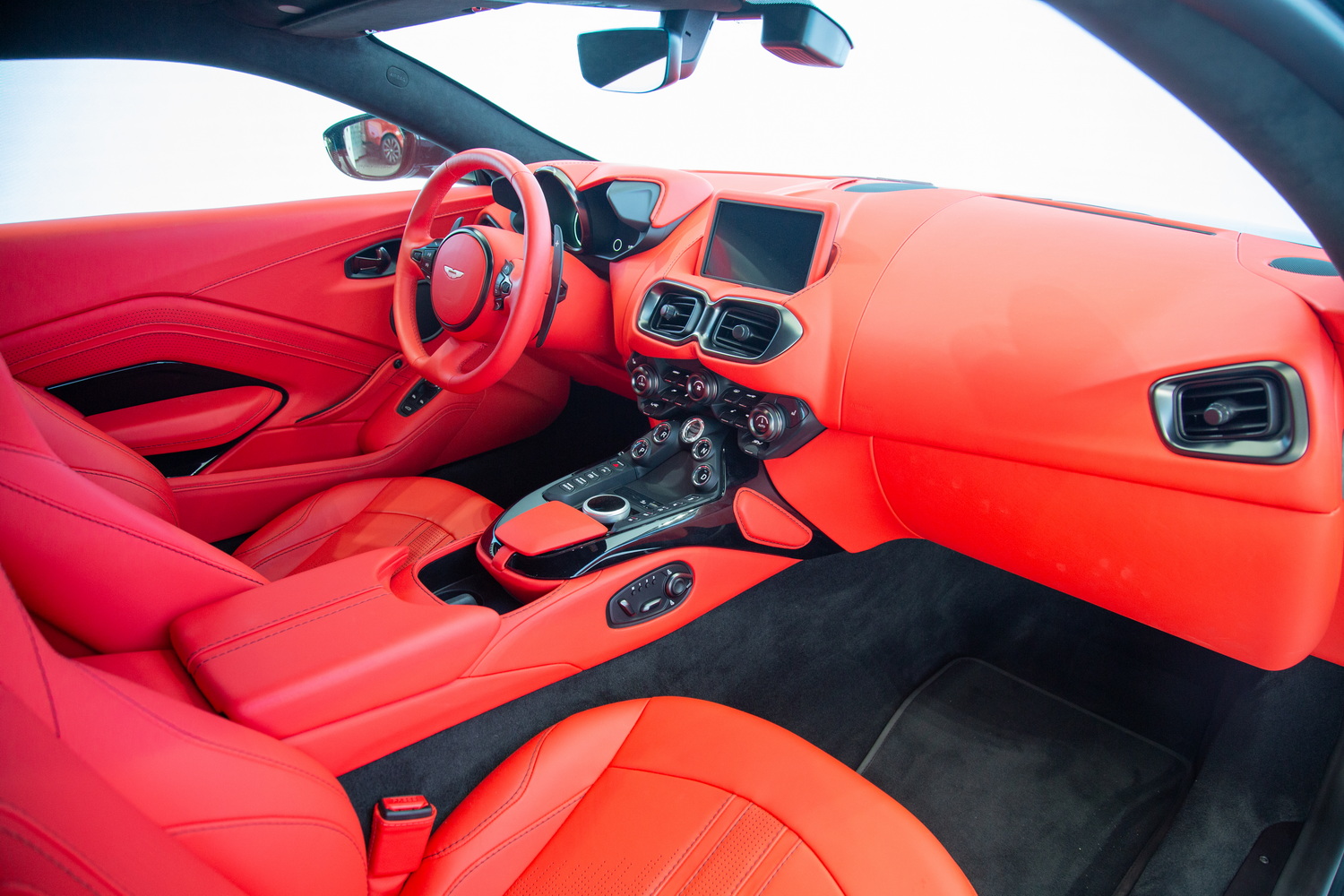 2022 Aston Martin Vantage V8, 9/16