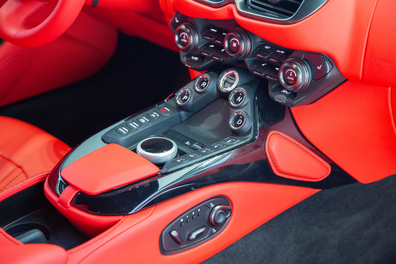 2022 Aston Martin Vantage V8, 11/16
