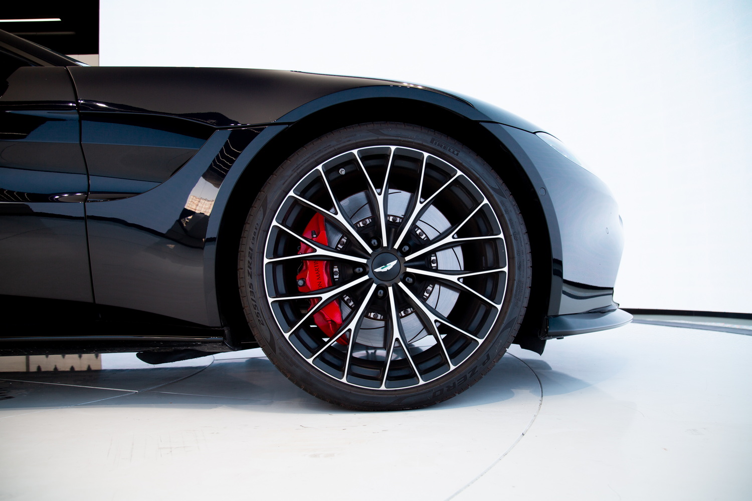 2022 Aston Martin Vantage V8, 16/16