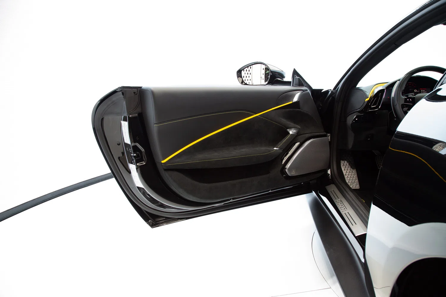 2023 Ferrari Roma interior, door panel